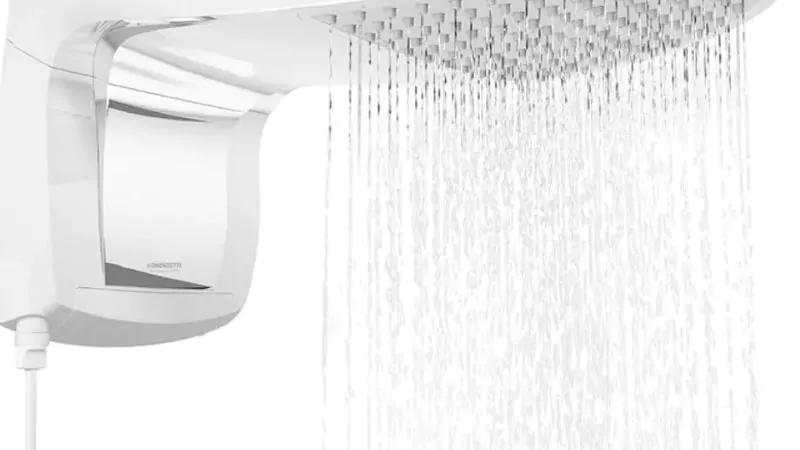 Chuveiro Acqua Wave Ultra instalado no banheiro mostrando jato de água e conforto no uso diário